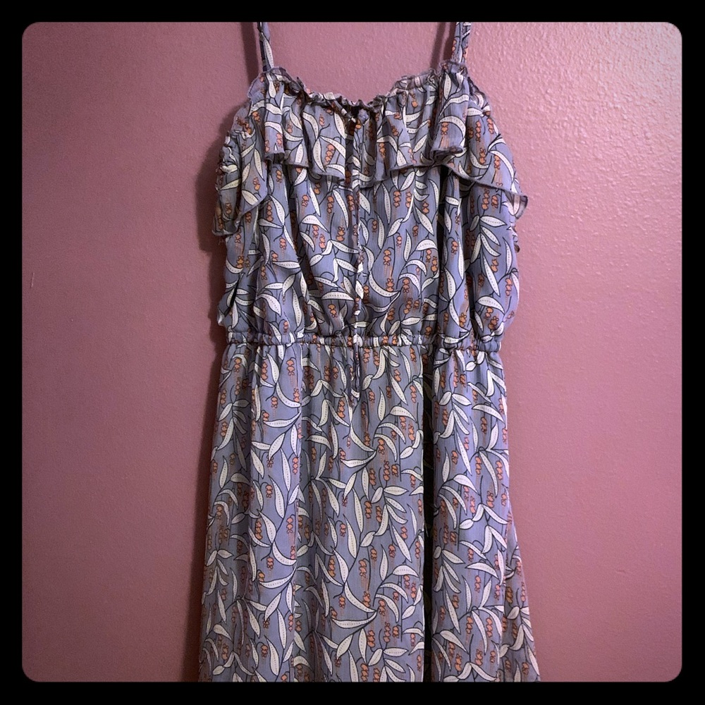 Cute dress perfect for spring. In great condition.